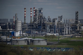A view shows the Russian oil producer Gazprom Neft"s Moscow oil refinery on the south-eastern outskirts of Moscow on April 28, 2022. (Image: Natalia KOLESNIKOVA / AFP)