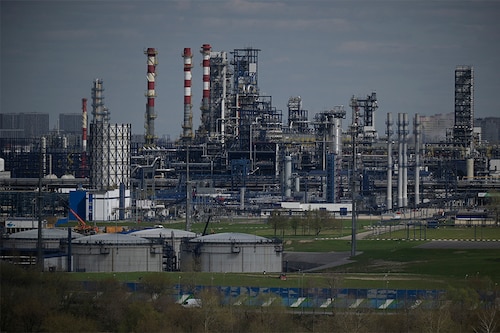 A view shows the Russian oil producer Gazprom Neft"s Moscow oil refinery on the south-eastern outskirts of Moscow on April 28, 2022. (Image: Natalia KOLESNIKOVA / AFP)