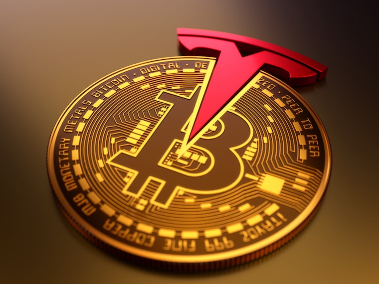 Coinbase employees gather in Times Square to see the launch of the company’s initial public offering displayed on the Nasdaq tower, April 14, 2021. Crypto companies are laying off staff, freezing withdrawals and trying to stem losses, raising questions about the health of the ecosystem. (Gabby Jones/The New York Times)