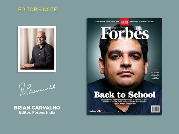 The "Starman" costume from David Bowie"s appearance on "Top of the Pops" in 1972 on display at the "David Bowie is" exhibition at the Victoria and Albert (V&A) museum in central London
Image: Leon Neal / AFPÂ©