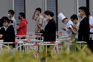 People queue to be tested for the Covid-19 coronavirus at a swab collection site in Beijing on June 13, 2022. Beijing on June 13 launched mass testing in its most populous district and delayed most school reopenings, as residents" precarious return to normal life is threatened by a rapidly expanding outbreak. Image: Noel Celis / AFP