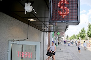 A woman pictured by a U.S. dollar sign at the entrance to the exchange office on June 27, 2022, in Moscow, Russia. Russia has defaulted on its foreign debt for the first time in over a century, after a grace period on missed interest payments expired on Sunday. Image:&nbspContributor/Getty Images