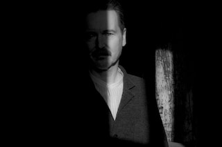 Matt Reeves in Los Angeles, Feb. 2, 2022. On March 4, Warner Bros. will release “The Batman,â€ directed and co-written by Reeves, the latest attempt at a foundational adventure for the vengeful vigilante-by-night Image: Devin Oktar Yalkin/The New York Times