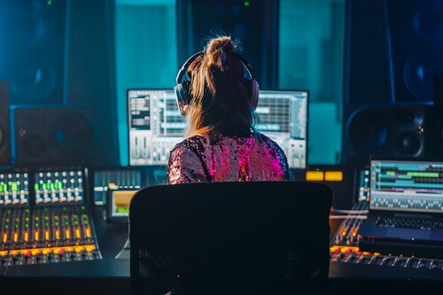 The hypersexualization of artists, ageism and the precariousness of the profession are all factors that can make the music industry particularly hostile for women. Image: Gorodenkoff / Shutterstock The hypersexualization of artists, ageism and the precariousness of the profession are all factors that can make the music industry particularly hostile for women. Image: Gorodenkoff / Shutterstock