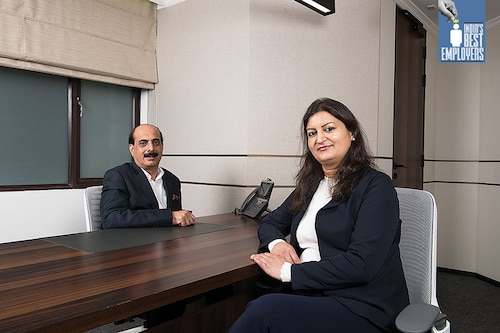 Sunil Duggal, Group CEO and Whole Time Director (right) Madhu Srivastava, Group CHRO
Image: Amit Verma Sunil Duggal, Group CEO and Whole Time Director (right) Madhu Srivastava, Group CHRO
Image: Amit Verma