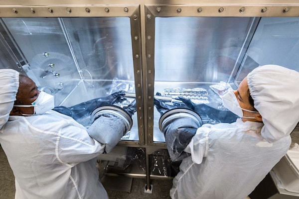 This handout photo released by NASA shows NASA researchers opening an Apollo 17 Moon rock sample at NASAÃ­s Johnson Space Center in Houston on February 15, 2022. - The Apollo missions to the Moon brought back to Earth a total of 2,196 lunar rock samples. But NASA has only just begun to open one of the last, collected 50 years ago. (Credit: Robert MARKOWITZ / NASA / AFP)