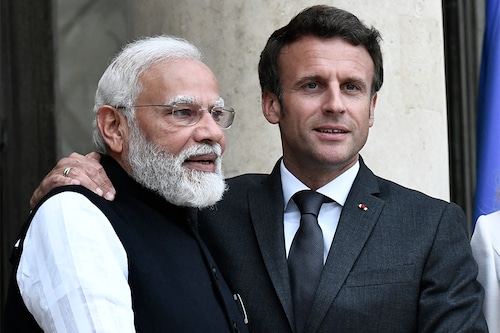 Indian Prime Minister Narendra Modi with French President Emmanuel Macron. (Credits: STEPHANE DE SAKUTIN / AFP)