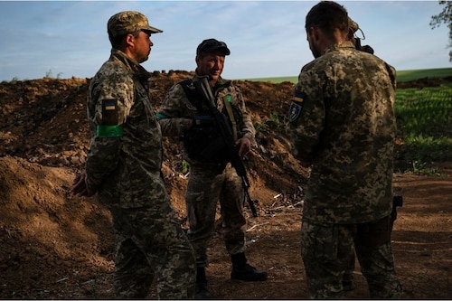Soldiers with the Ukrainian Territorial Defense Forces in the Zaporizhzhia region in southeast Ukraine on Sunday, May 1, 2022. While Moscow failed in in its initial, sweeping objectives, Russian forces have seized a wide swath of southern Ukraine. Image: Lynsey Addario/The New York Times Soldiers with the Ukrainian Territorial Defense Forces in the Zaporizhzhia region in southeast Ukraine on Sunday, May 1, 2022. While Moscow failed in in its initial, sweeping objectives, Russian forces have seized a wide swath of southern Ukraine. Image: Lynsey Addario/The New York Times