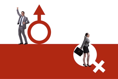 Men and women who negotiate from a position of relatively less power perform similarly at the bargaining table, whereas men outperform women when negotiating from a position of greater power. Image: Shutterstock Men and women who negotiate from a position of relatively less power perform similarly at the bargaining table, whereas men outperform women when negotiating from a position of greater power. Image: Shutterstock