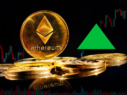 Prukalpa Sankar (left) and Varun Banka founded Atlan in 2019 Prukalpa Sankar (left) and Varun Banka founded Atlan in 2019