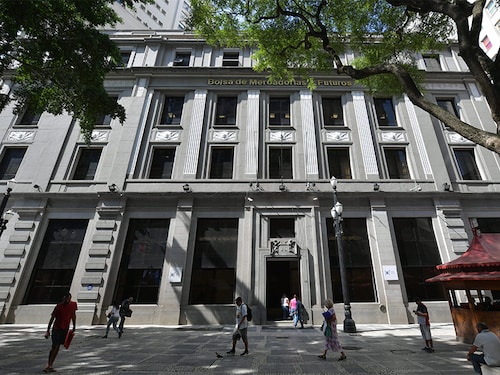 Prukalpa Sankar (left) and Varun Banka founded Atlan in 2019