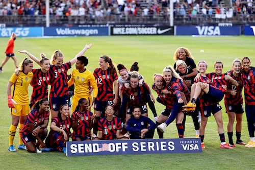 US men"s and women"s national soccer teams will receive equal pay under new contracts that feature an unprecedented split of World Cup prize money. (Credits: ELSA / GETTY IMAGES NORTH AMERICA / Getty Images via AFP)