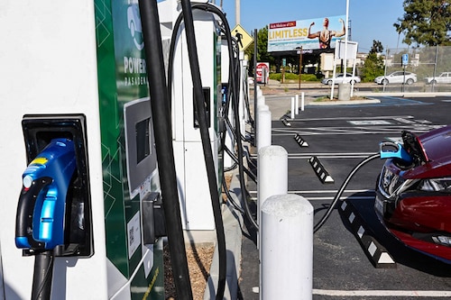 A Nissan electric vehicle recharges at a Power Up fast charger station on April 14, 2022 in Pasadena, California. California has unveiled a proposal which would end the sale of gasoline-powered cars requiring all new cars to have zero emissions by 2035. (Credits: Mario Tama/Getty Images/AFP) A Nissan electric vehicle recharges at a Power Up fast charger station on April 14, 2022 in Pasadena, California. California has unveiled a proposal which would end the sale of gasoline-powered cars requiring all new cars to have zero emissions by 2035. (Credits: Mario Tama/Getty Images/AFP)