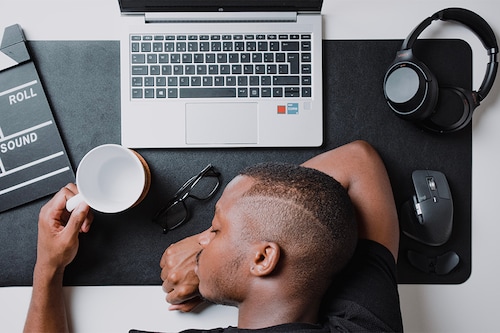 Boreout is also a form of professional exhaustion that stems from boredom. (Credits: Nubelson Fernandes / Unspash)
