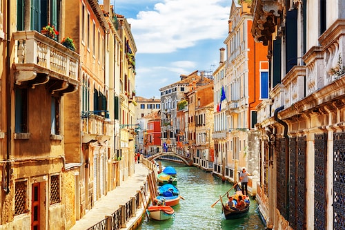 What if your remote office allowed you to watch the gondolas in Venice go by? Image: Shutterstock What if your remote office allowed you to watch the gondolas in Venice go by? Image: Shutterstock