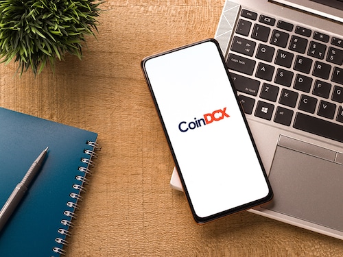 Co-founders and COO Krunal Patel (left) and CEO Amrit Om Nayak at the Bhiwandi manufacturing unit
Image: Neha Mithbawkar for Forbes India