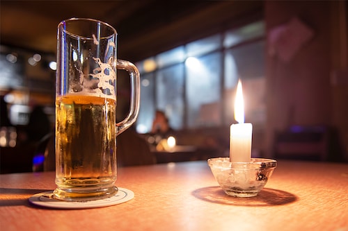 Faced with soaring energy prices, British pubs are proposing candlelit evenings to their customers.
Image: Shutterstock