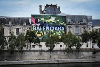 Balenciaga has left Twitter but is still present on other social networks—and on some of the most beautiful monuments in Paris.
Image: StephaneDe Sakutin/ AFP