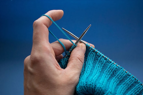 Knitting is popular with more and more French people, including men and younger generations.
Image: Shutterstock Knitting is popular with more and more French people, including men and younger generations.
Image: Shutterstock