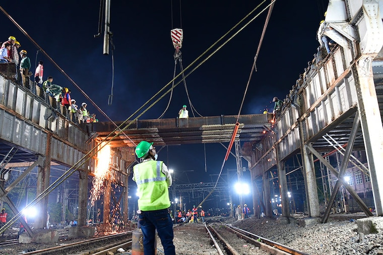 Workers dismantled the British-era Carnac Bridge between Chhatrapati Shivaji Maharaj Terminus (CSMT) and Masjid Bunder station, by removing the main pillars and iron cross beams in the early morning hours, on November 20, 2022, in Mumbai, India. Central Railway has announced a 27-hour mega block during the razing of the over 150-year-old steel bridge, while several asset maintenance works will be done between CSMT-Byculla and CSMT-Wadala stations.