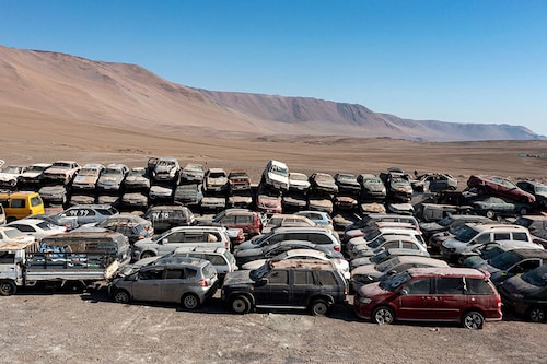 Mountains of discarded clothing, a graveyard of shoes, and rows upon rows of scrapped tires and cars blight at least three regions of the desert in northern Chile. Image: Photography MARTIN BERNETTI / AFP