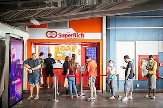 A currency exchange in Bangkok, Thailand, Oct. 3, 2022. Thailand’s central bank has spent more than 10 percent of its reserves to prop up its currency this year, according to estimates from Nomura Holdings. (Lauren DeCicca/The New York Times)