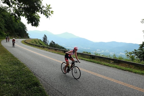 Athletes make their way across the Blue Ridge Parkway during the cycling portion of the IRONMAN 70.3 Virginia"s Blue Ridge on June 06, 2021 in Roanoke, Virginia.   Grant Halverson/Getty Images for IRONMAN/AFP (Photo by GRANT HALVERSON / Getty Images NORTH AMERICA / Getty Images via AFP)