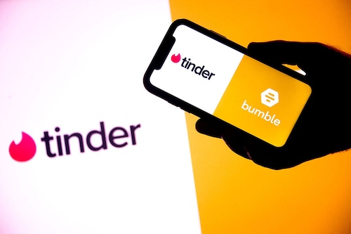 The law of physics that opposites attract is not always the case on dating apps such as Tinder, Bumble, Happn and Grindr—certainly not in Brazil"s highly polarized dating world.
Image: Mauro Pimentel / AFP