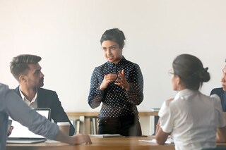 In the workplace, men describe themselves as "active" in advocating for the rights of their female colleagues. Yet, these same female employees are far from seeing their male colleagues engaged in allyship.
Image: Rawpixel.com / Shutterstock