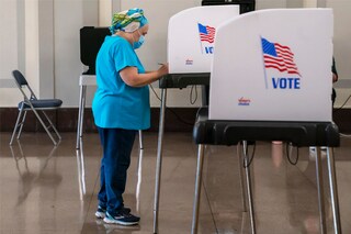 According to researchers of a paper recently published in a science journal, psychologically “inoculatingâ€ internet users against lies and conspiracy theories make people more skeptical of falsehoods afterward. Image: Nathan Howard/Getty Images