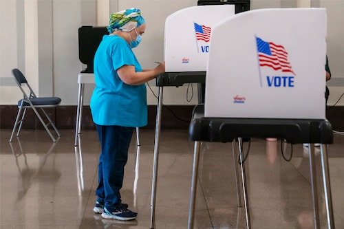 According to researchers of a paper recently published in a science journal, psychologically “inoculatingâ€ internet users against lies and conspiracy theories make people more skeptical of falsehoods afterward. Image: Nathan Howard/Getty Images