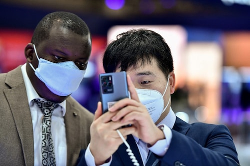 A recent study has looked into the time people spend on social networks worldwide in a recent report from July 2022. Image: Photo by Pau BARRENA / AFP A recent study has looked into the time people spend on social networks worldwide in a recent report from July 2022. Image: Photo by Pau BARRENA / AFP