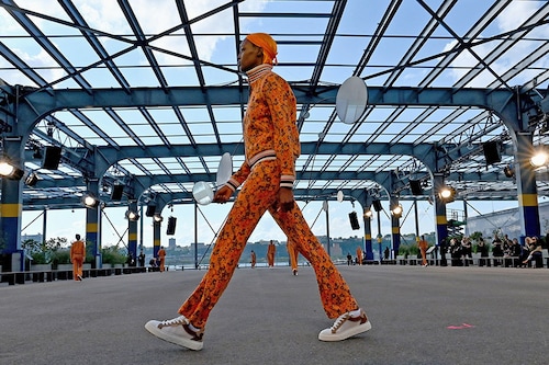 Models rehearse on the runway for the Tory Burch Spring/Summer 2023 fashion show during New York Fashion Week in New York on September 13, 2022.
Image: Angela Weiss / AFP Models rehearse on the runway for the Tory Burch Spring/Summer 2023 fashion show during New York Fashion Week in New York on September 13, 2022.
Image: Angela Weiss / AFP