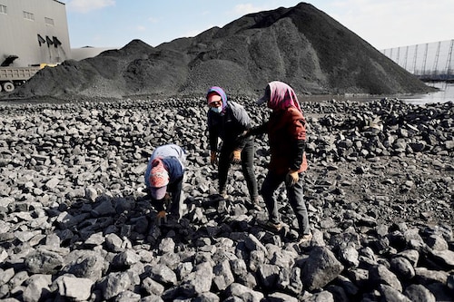 Workers sort coal near a coal mine in Datong, China"s northern Shanxi province on November 3, 2021. Image: Noel Celis / AFP Workers sort coal near a coal mine in Datong, China"s northern Shanxi province on November 3, 2021. Image: Noel Celis / AFP