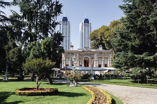 Ihlamur Kasri, near BeÅŸiktaÅŸ in downtown Istanbul, Aug. 20, 2022. Ihlamur Kasri was originally part of a royal hunting ground. Image: Bradley Secker/The New York Times.