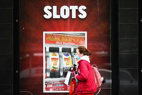 Winter is a time when women generally visit betting and gambling sites more to make ends meet. However, the organization fears an unprecedented spike in usage due to rising energy and food prices in the UK.
Image: Artur Widak/NurPhoto via Getty Images Winter is a time when women generally visit betting and gambling sites more to make ends meet. However, the organization fears an unprecedented spike in usage due to rising energy and food prices in the UK.
Image: Artur Widak/NurPhoto via Getty Images