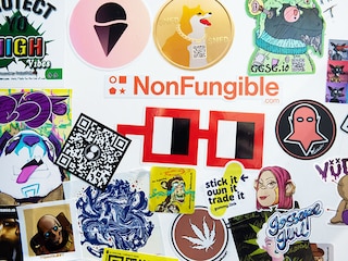 Activists of the "Koala Kollektiv" demonstrate in front of the Euro sculpture in downtown Frankfurt against greenwashing of nuclear energy and natural gas by the taxonomy of the EU.
Image: Arne Dedert/picture alliance via Getty Images