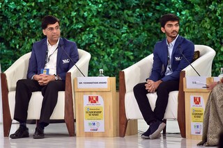 Viswanathan Anand (left) and D Gukesh
Image: Raj K Raj/Hindustan Times via Getty Images