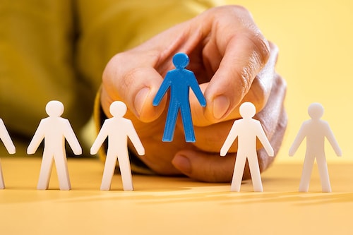 Richer, more educated people are perceived as more motivated in pursuing goals and valuing them
Image: Shutterstock Richer, more educated people are perceived as more motivated in pursuing goals and valuing them
Image: Shutterstock