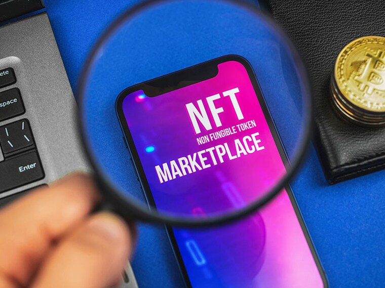 Independent Director and Non Executive Chairman, Jio Financial Services Limited (JFSL), KV Kamath and Chairman Bombay Stock Exchange (BSE), Subhash S Mundra pose for a picture ahead of the listing ceremony of JFSL at the Bombay Stock Exchange in Mumbai, India, August 21, 2023.
Image: Reuters/Francis Mascarenhas