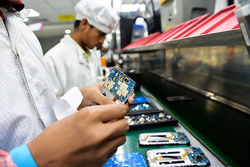 The quest to move beyond entry-level phones in the assembly process led to a milestone when Apple decided to assemble iPhones in India in 2017-2018
Image: Sajjad Hussain / AFP The quest to move beyond entry-level phones in the assembly process led to a milestone when Apple decided to assemble iPhones in India in 2017-2018
Image: Sajjad Hussain / AFP
