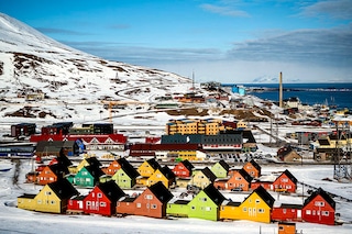 On the Norwegian archipelago of Svalbard, located east of Greenland in the heart of the Arctic Ocean, methane emissions from the land are accumulating under the permafrost in alarming quantities.
Image: Jonathan Nackstrand / AFP