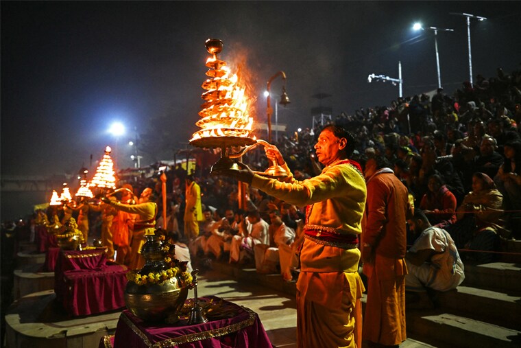 Priests perform evening prayers on the banks of river Sarayu at Ayodhya, believed to be the birthplace of Ram, one of the most worshipped deities in the Hindu pantheon, in India"s Uttar Pradesh state on December 27, 2023.