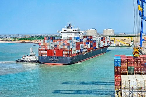 Although India’s trade surplus with the United States has increased by almost $1 billion, the total trade between the two countries has decreased by over $9 billion, which was over $109 billion in October 2022. Image: Shutterstock