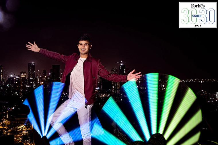 Anuvrat Jain
Image: Mexy Xavier Light painting: Neha Mithbawkar