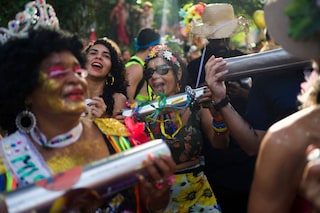 Revellers of the street carnival group "Ceu Na Terra" (Heaven On Earth) play music and sing during the carnival street parade at Santa Teresa neighborhood in Rio de Janeiro, Brazil, on February 11, 2023.
Image: Mauro Pimentel / AFPÂ©