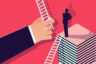 What organizations need now are “T-shaped leadersâ€—those who share knowledge across the organization (the horizontal part of the "T"), while maintaining functional-area expertise and commitment to their business unit
Image: Shutterstock