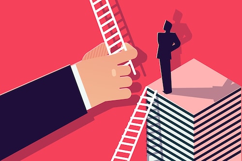 What organizations need now are “T-shaped leadersâ€—those who share knowledge across the organization (the horizontal part of the "T"), while maintaining functional-area expertise and commitment to their business unit
Image: Shutterstock