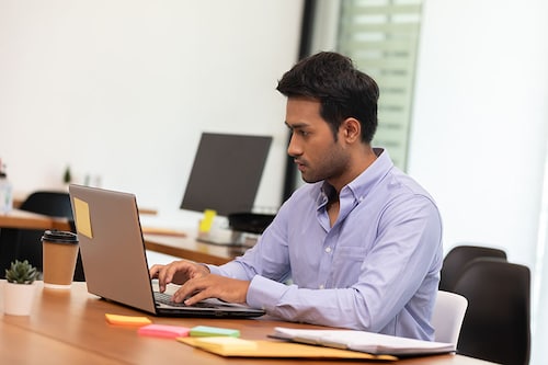 The causes of "productivity theater" are manifold, but they are all linked to work organization and quality of life in the workplace. Image: Shutterstock
