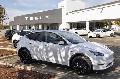 After several years of exploring setting up a factory in India, Tesla has started talks to set up a plant to manufacture 500,000 cars with prices starting at Rs20 lakh.
Image: David Paul Morris/Bloomberg via Getty Images After several years of exploring setting up a factory in India, Tesla has started talks to set up a plant to manufacture 500,000 cars with prices starting at Rs20 lakh.
Image: David Paul Morris/Bloomberg via Getty Images